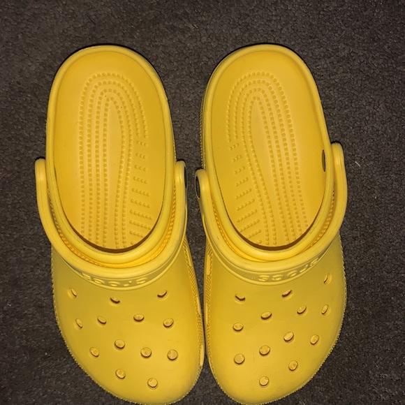 Kids size J6 crocs |Yellow| - Picture 2 of 2